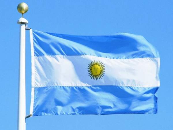 Аргентинский клуб был дисквалифицирован из-за фанатов, которые избили судей