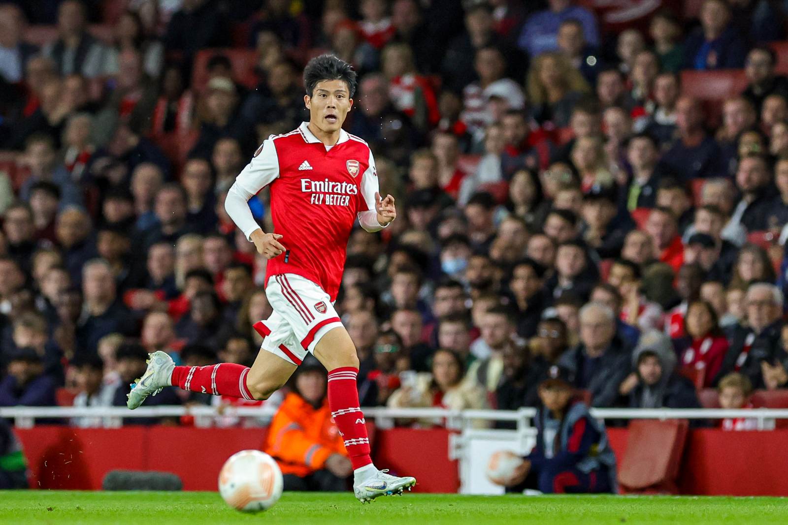 Защитник «Арсенала» Томиясу потерял контактную линзу во время матча с «Баварией»