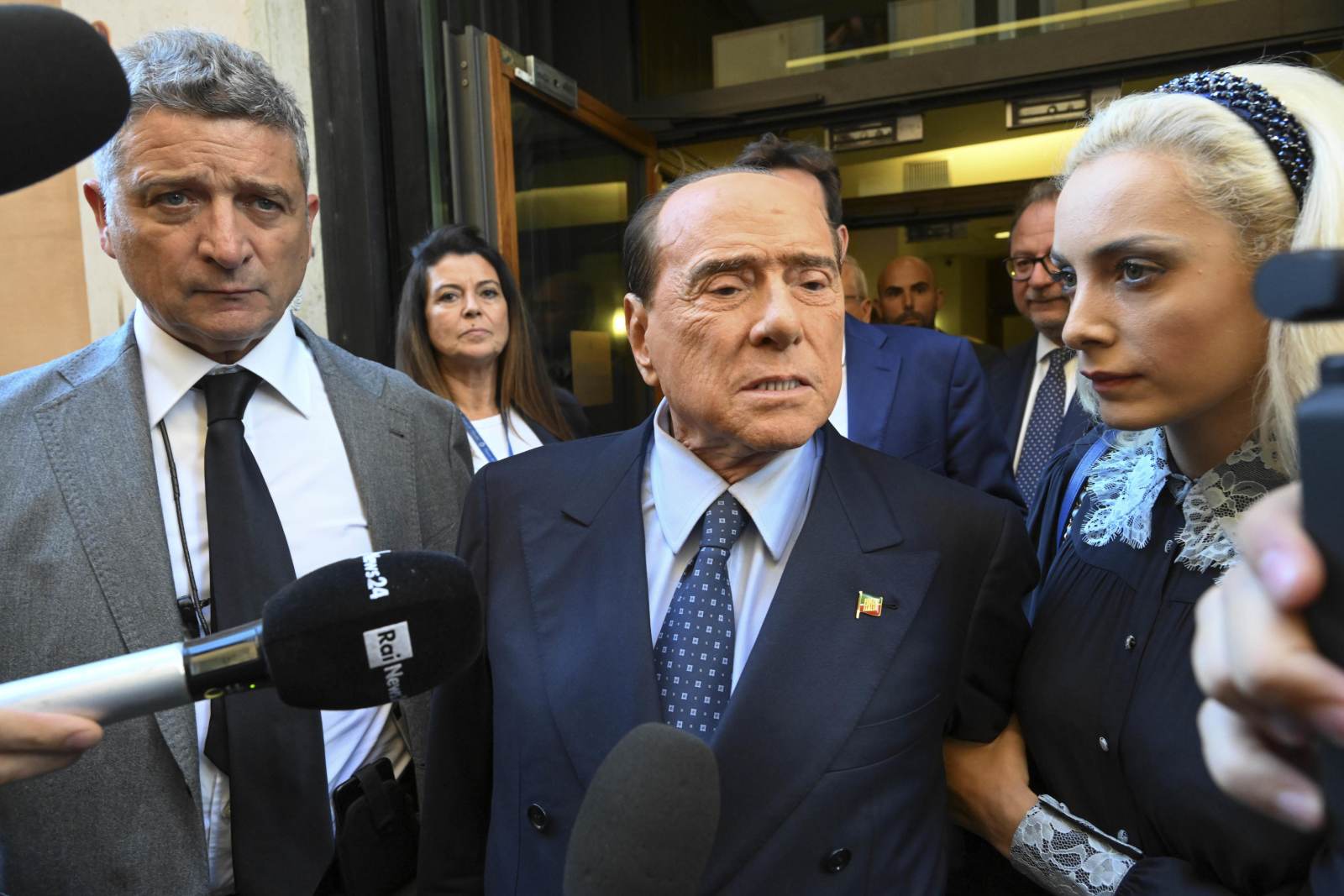 ​Галлиани рассказал, что сделал бы с игроками «Милана» Берлускони за поражение 1:5 от «Интера»
