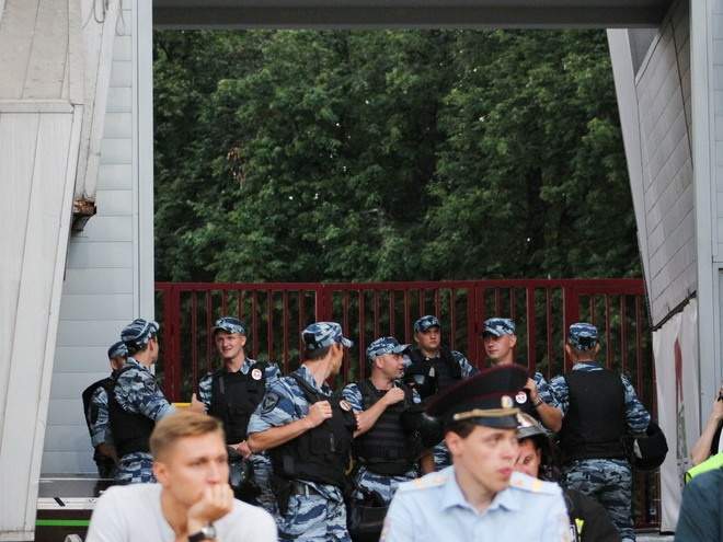 Украинская полиция применила слезоточивый газ, чтобы остановить драку футболистов
