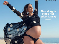 «Мама сошла с ума»: футболистка сборной США на 9-м месяце беременности делает упражнения с гирей