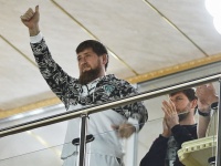 Кадыров подарил трём игрокам "Ахмата" по "Мерседесу"