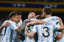 ​Игроки сборной Аргентины вляпались в скандал из-за горячей вечеринки после поражения от Уругвая
