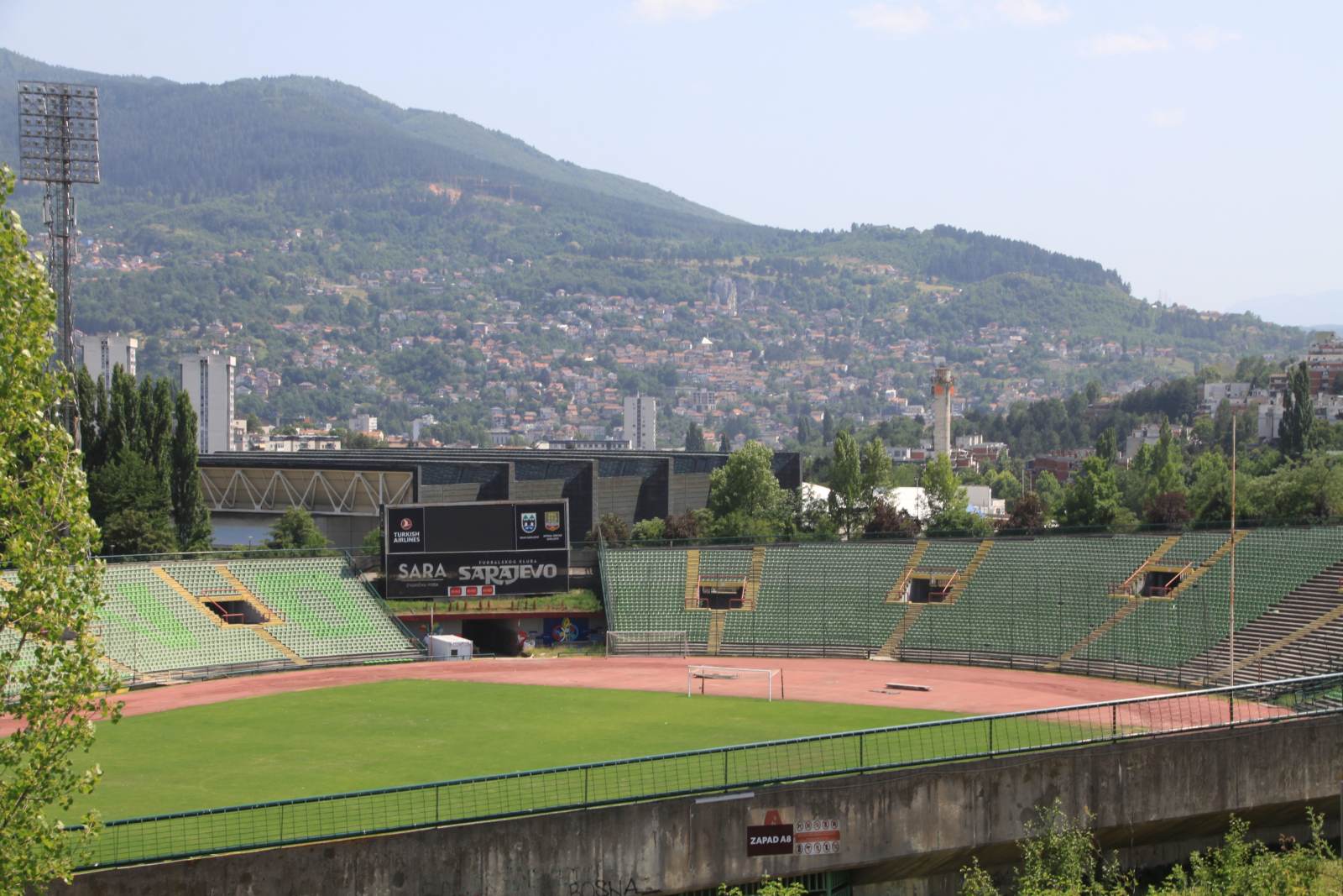 Радикалы из фанатской группировки «Сараево» объявили о бойкоте матчей клуба