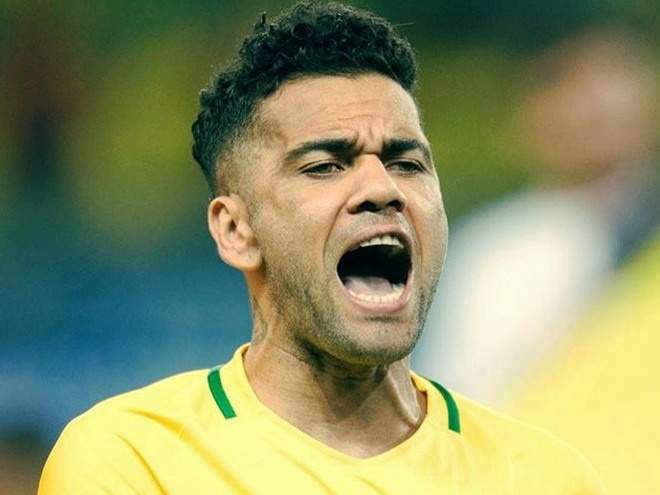 Алвес: "Месси своими словами выразил неуважение к Бразилии"
