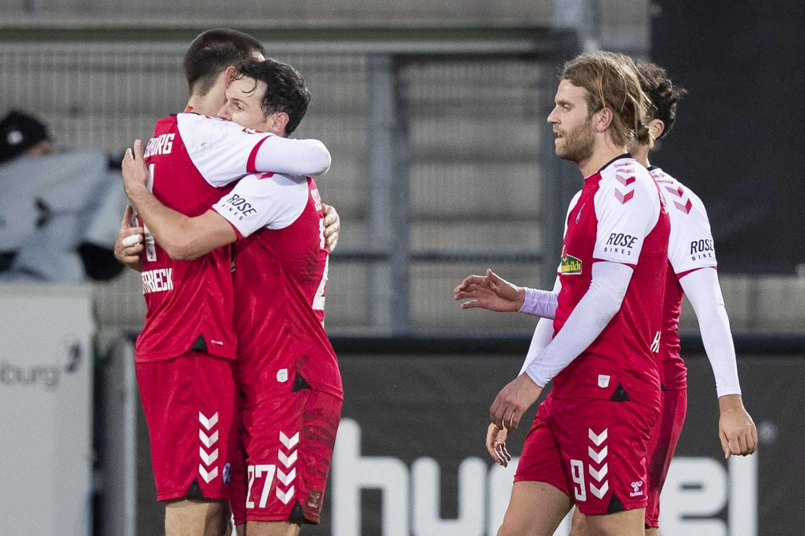 «Фрайбург» завершил тур уверенной победой в матче с «Аугсбургом»