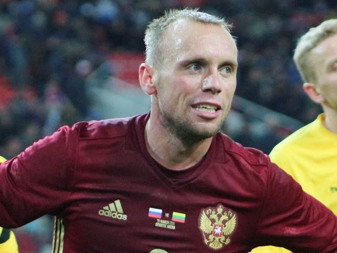 «Мамаев лежал и говорил: «Я сейчас встану и вас закопаю»: Глушаков вспомнил драку в сборной России на Евро