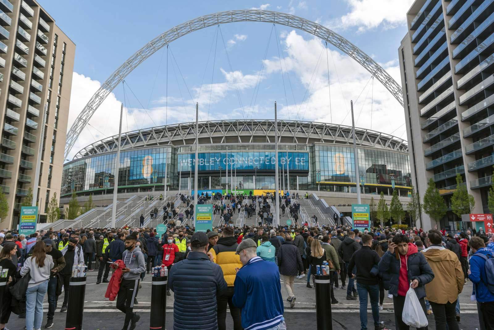 Сегодня какой стадион играет. Стадион 2020 Euro Final. Стадион о2 Лондон. Уэмбли чей стадион. Стадион «Уэмбли»,Англия $ 1,59 млрд.