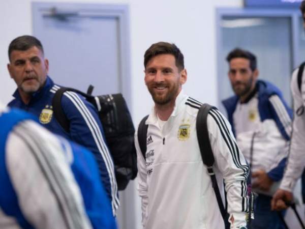 Аргентина отобрала победу у Уругвая, Месси с Кавани едва не подрались