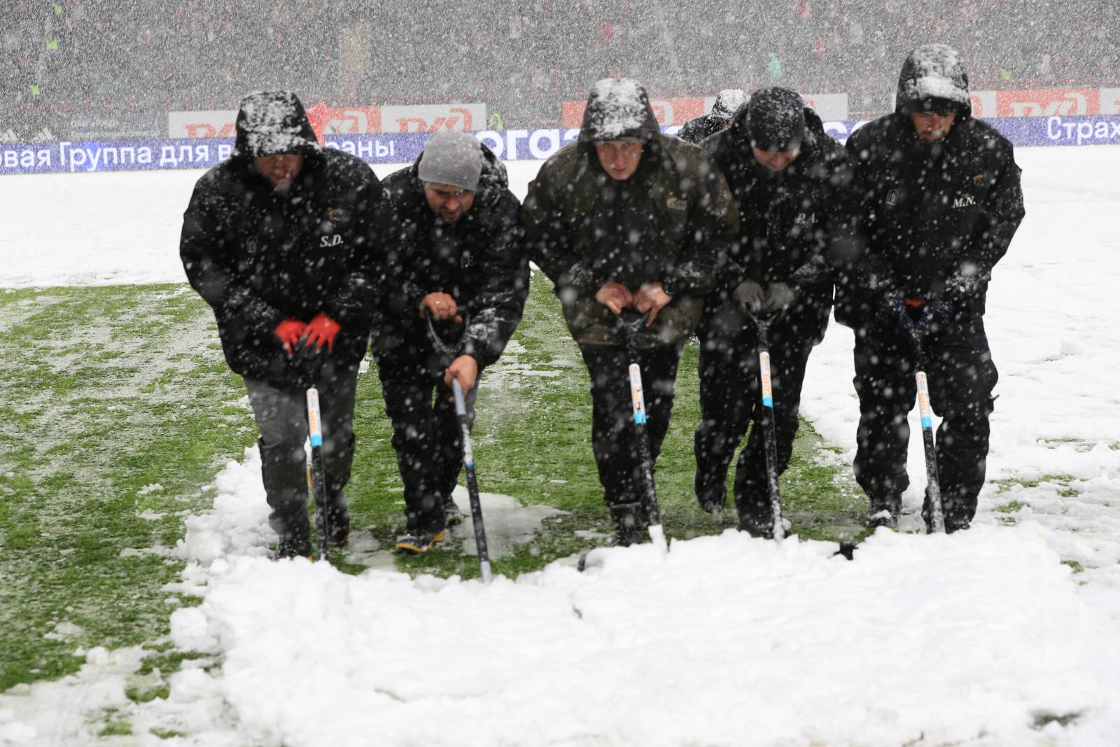 Игру Лиги конференций прервали из-за обильного снегопада