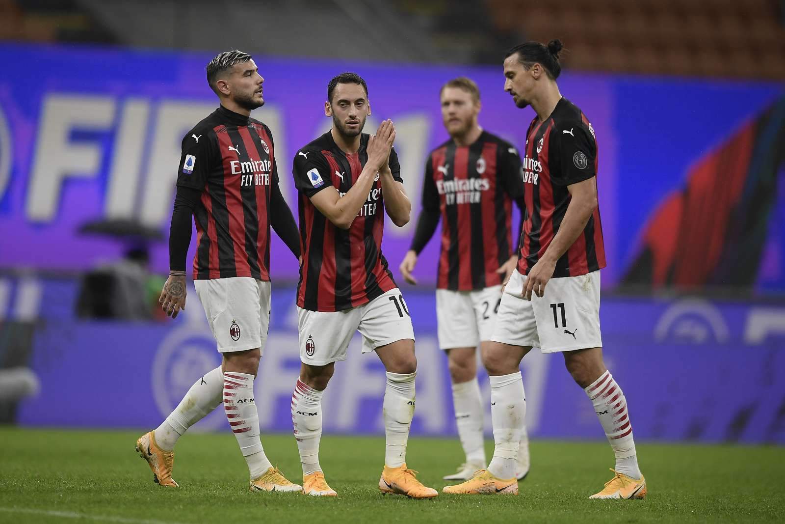 «Милан» упустил победу, «Рома» выиграла, «Олимпиакос» и «Янг Бойз» забили соперникам по 4 гола