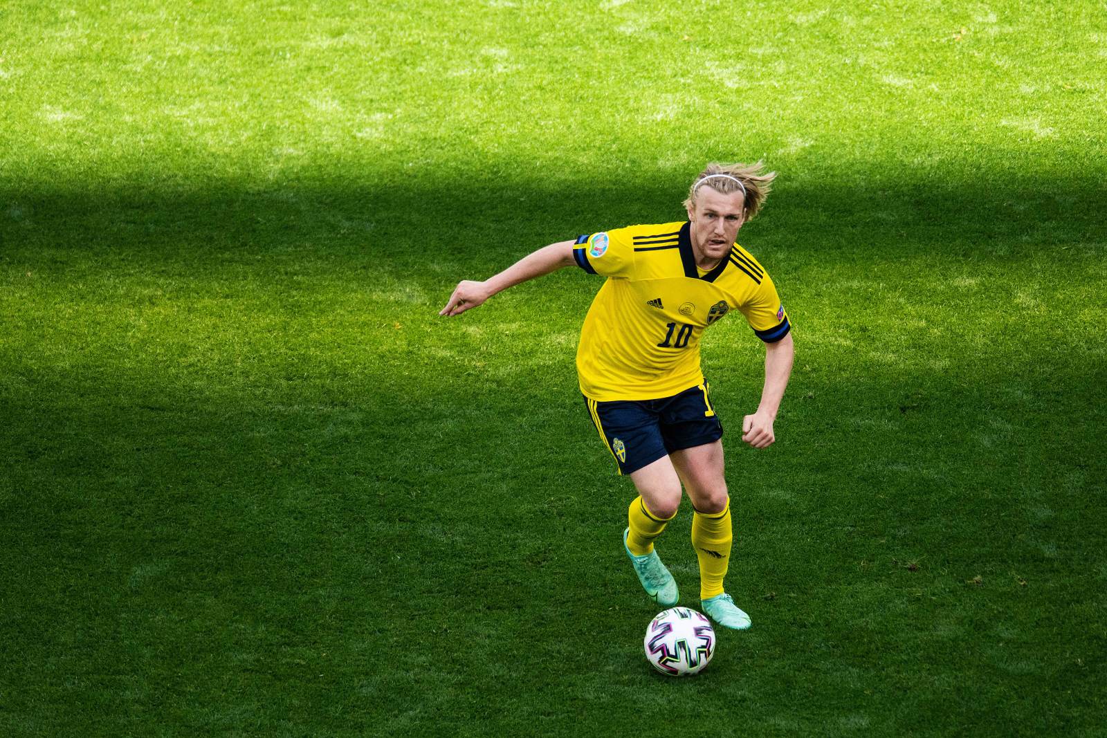 Полузащитник сборной Швеции: Мы слишком легко пропускаем