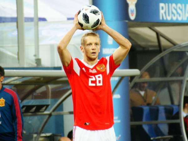Агент: «У Смольникова есть три предложения из России»
