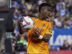 Звезда Реала Винисиус встретился с легендой Барселоны