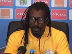 Тренер Сенегала Сиссе присутствует на матче с Англией, несмотря на болезнь