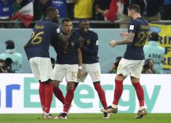 Фанаты тепло встретили сборную Франции, несмотря на поражение в финале ЧМ-2022 (Видео)
