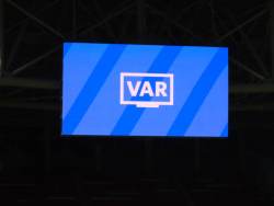 Клубы АПЛ хотят сохранить систему VAR
