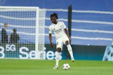 Дешам хочет сделать Камавингу основным левым защитником Франции на чемпионате мира