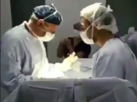 Видео дня: чилийские врачи смотрят серию пенальти во время операции