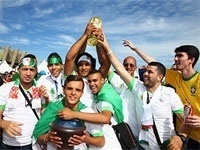 Французская полиция арестовала 29 болельщиков сборной Алжира после поражения команды
