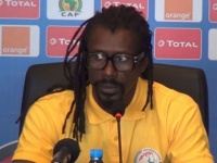 ​Тренер Сенегала Сиссе присутствует на матче с Англией, несмотря на болезнь