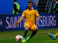 Сборная Австралии повела в матче с Данией и вышла на второе место в группе