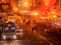 Огненная встреча автобуса "Валенсии" перед матчем с "Барсой"