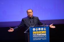 Неизвестный попытался проникнуть на виллу Берлускони