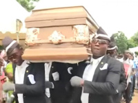 «Гробовщики» из Ганы хотят станцевать с Месси, Роналду и Роналдиньо