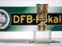Гладбахская "Боруссия", "Штуттгарт", "Вердер", "Хайденхайм" и "Айнтрахт" (Брауншвейг) прошли дальше в Кубке Германии