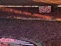 Великолепный перформанс фанов "Айнтрахта" во время финала Кубка Германии