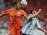 Тренерский гений против индивидуального мастерства: Голландия и Аргентина в шаге от финала