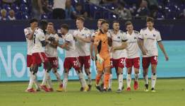 «Гамбург» выиграл первый стыковой матч, сделав шаг к Бундеслиге