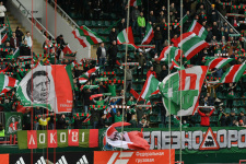 Фанаты «Локомотива» вывесили баннер вверх ногами