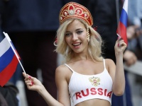 Скандальноизвестная болельщица Немчинова пообещала эротическую фотосессию со сборной России