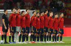 Два топ-клуба поспорят с «Барселоной» за полузащитника молодёжной сборной Испании