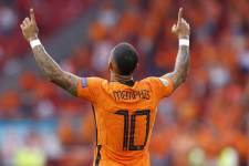Депай забил 43-й гол за сборную Нидерландов, больше только у ван Перси