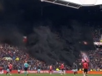 Болельщики подожгли дымовую бомбу прямо на трибунах в Голландии