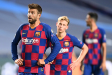 «Барселона» может снизить зарплаты лидерам ради летних трансферов