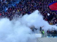 Матч "Тоттенхэм" - "Партизан" прерван из-за поведения фанатов на поле