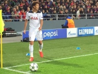 Сон Хынмин - на поле в игре против «Црвены Звезды»